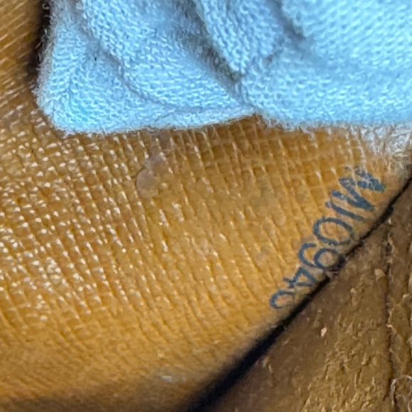 Louis Vuitton vintage compact kiss lock wallet - Picture 15 of 16